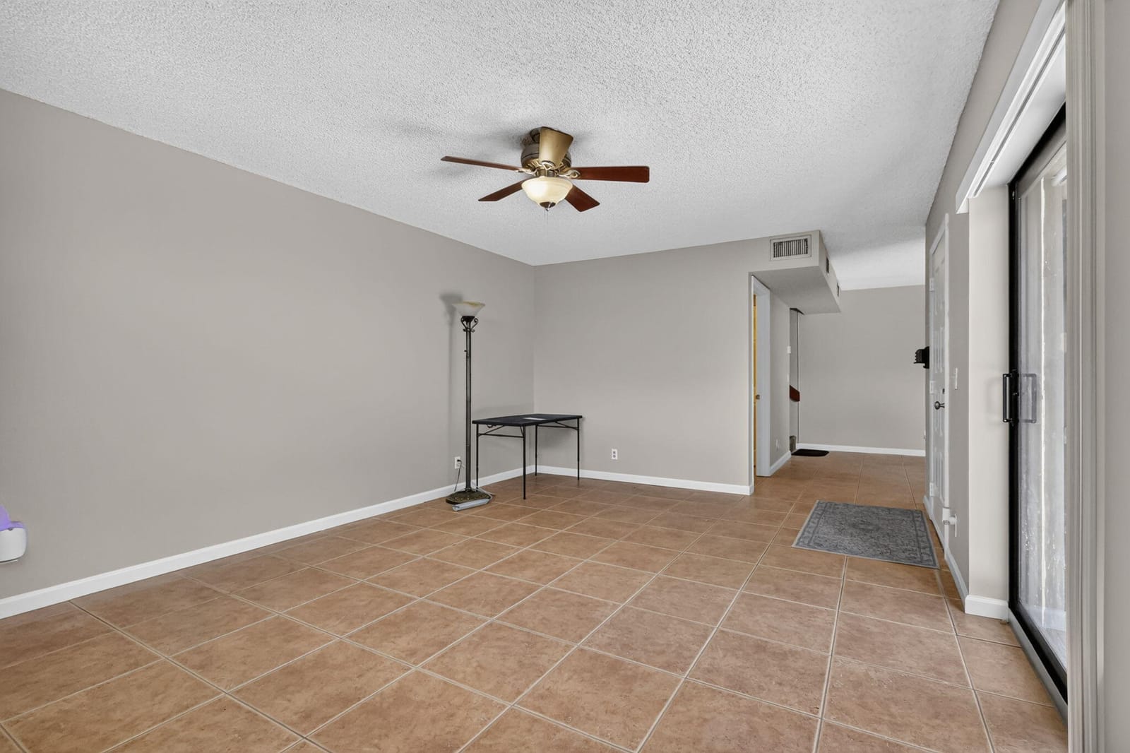 3659 VICTORIA Drive — photo 2