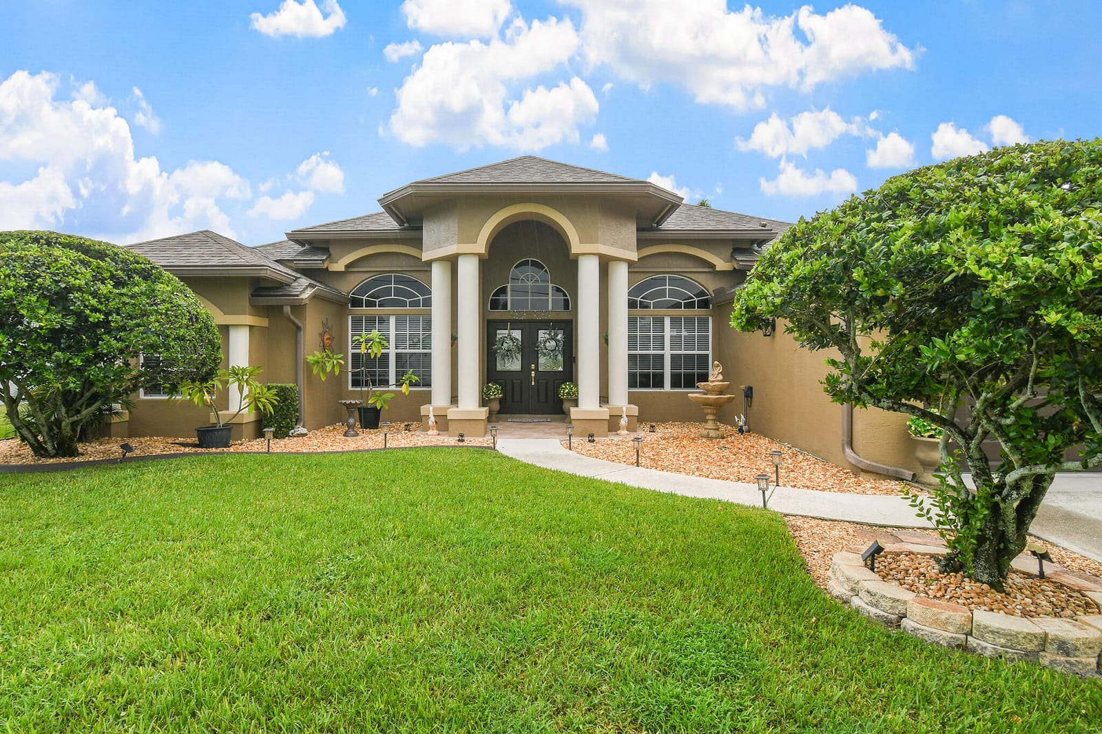 390 SW Jeanne Avenue, Port St. Lucie, FL 34953