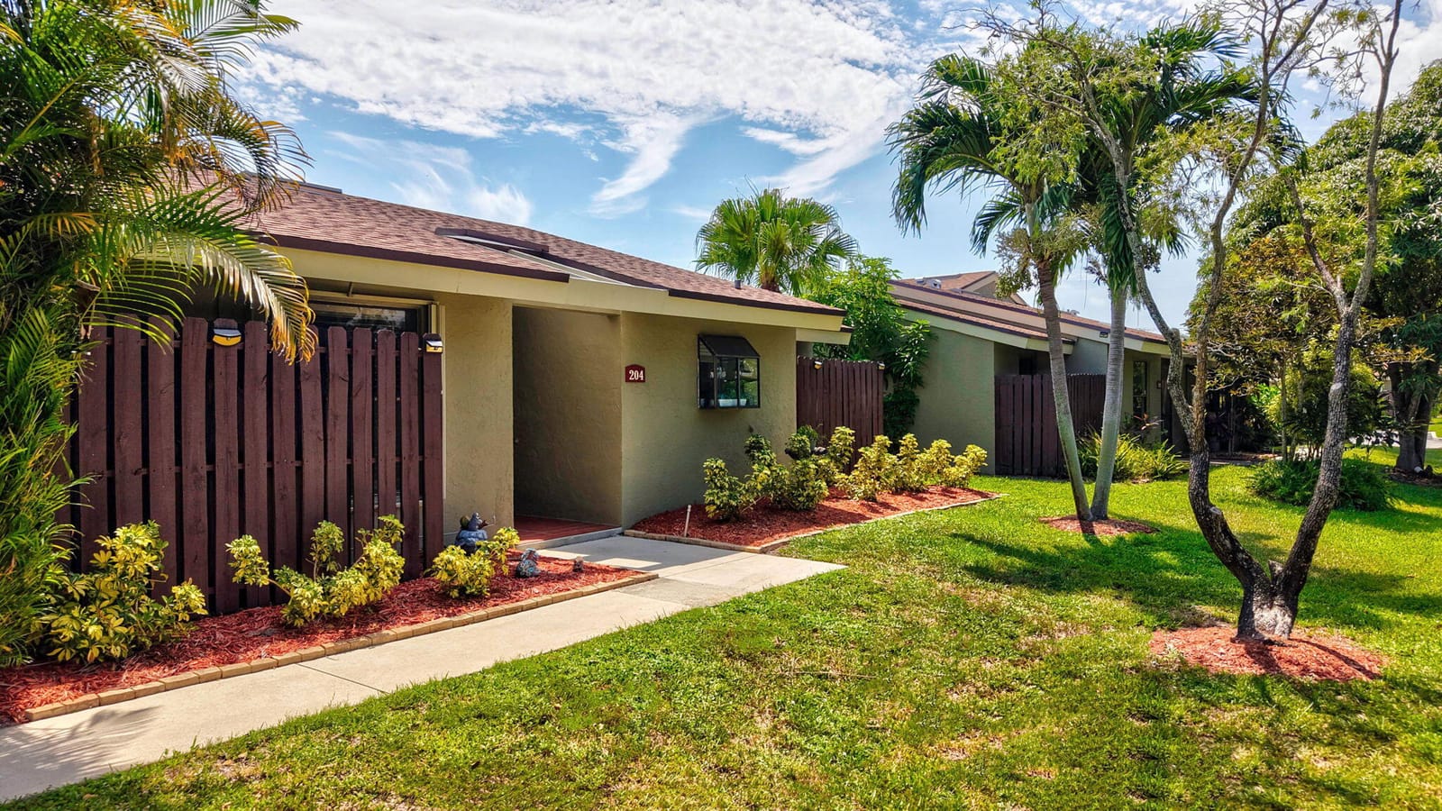 204 Meadows Drive, Boynton Beach, FL 33436 photo 2