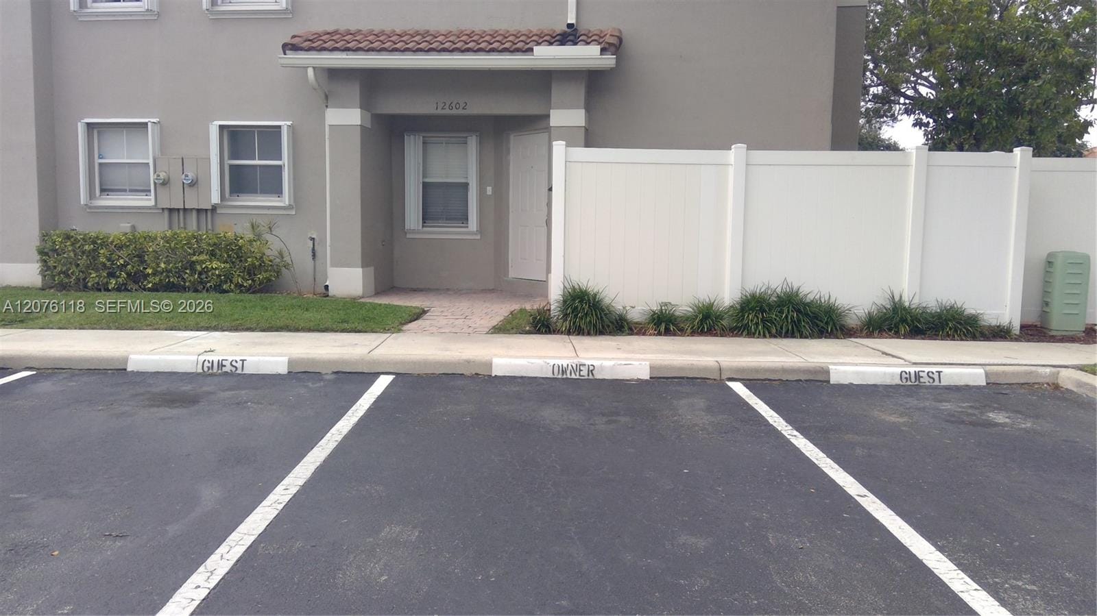 12602 SW 54th Street 0 — photo 2