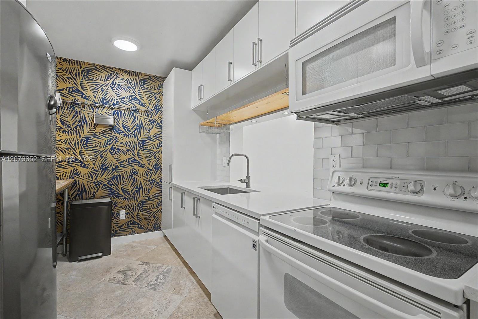 8888 Collins Avenue 115 — photo 7