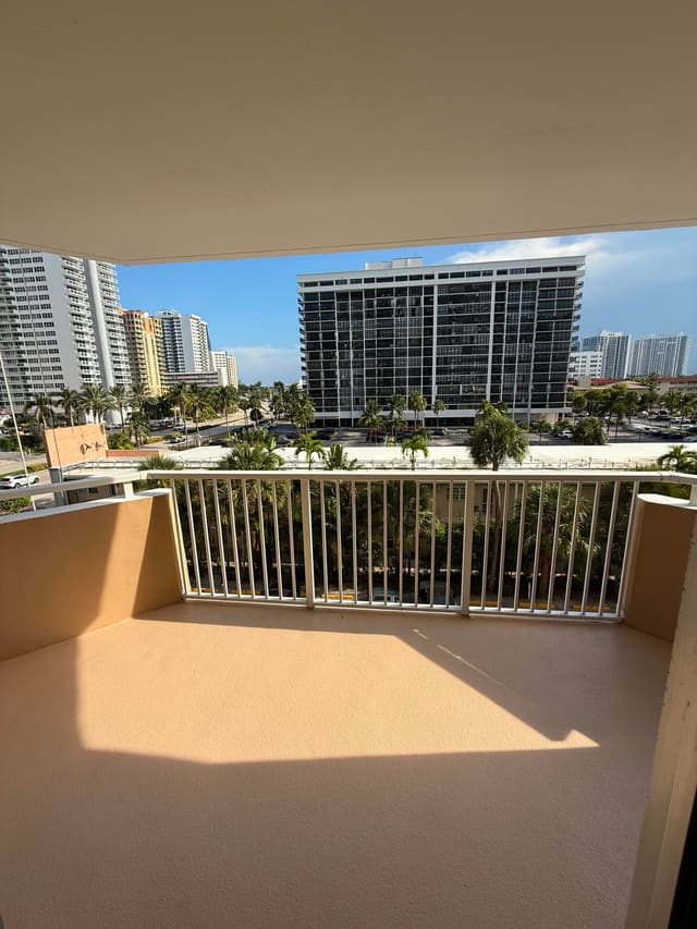 1985 S OCEAN Drive S 3L, Hallandale Beach, FL 33009