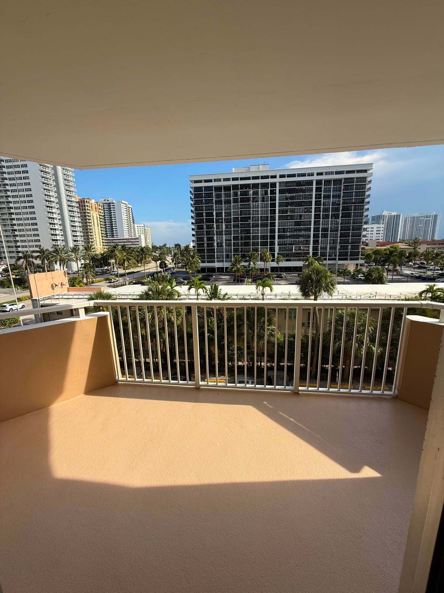 1985 S OCEAN Drive S 3L, Hallandale Beach, FL 33009