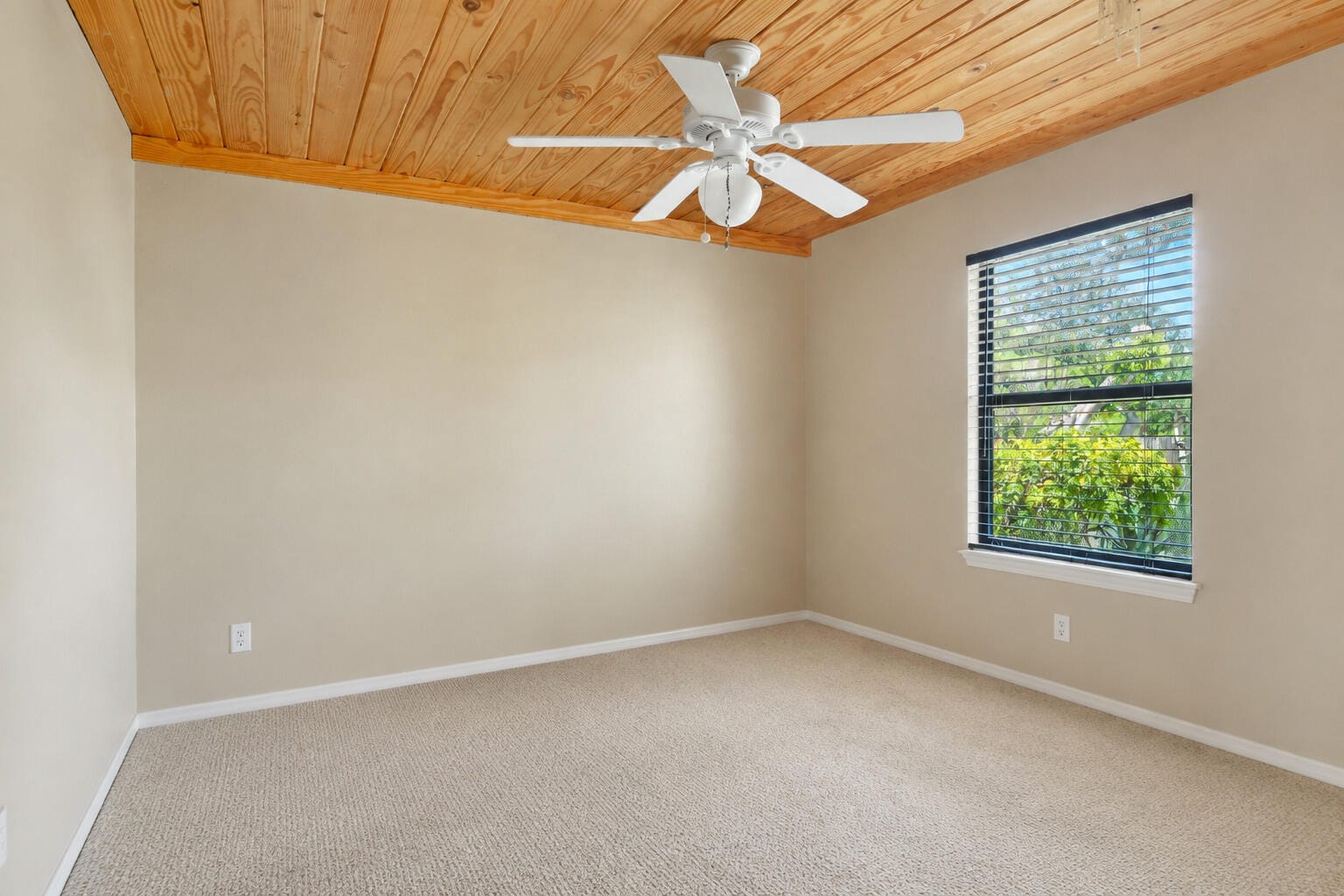 1076 NE BANYAN TREE Drive, Jensen Beach, FL 34957 photo 12