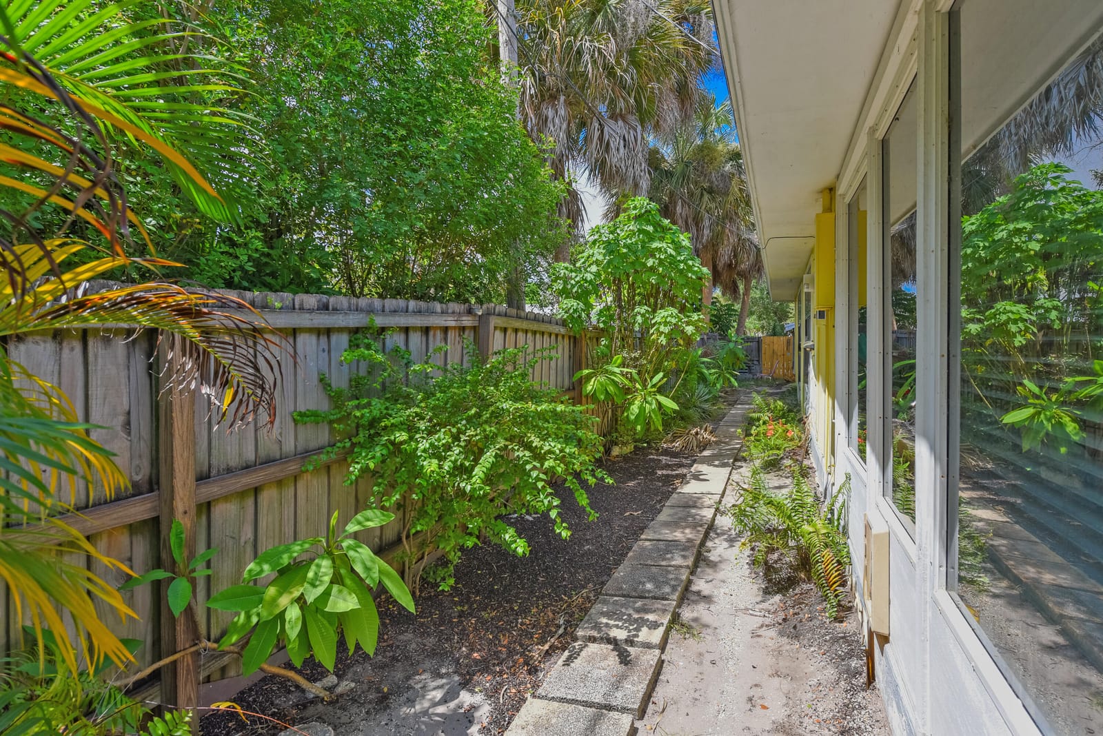 1076 NE BANYAN TREE Drive, Jensen Beach, FL 34957 photo 15