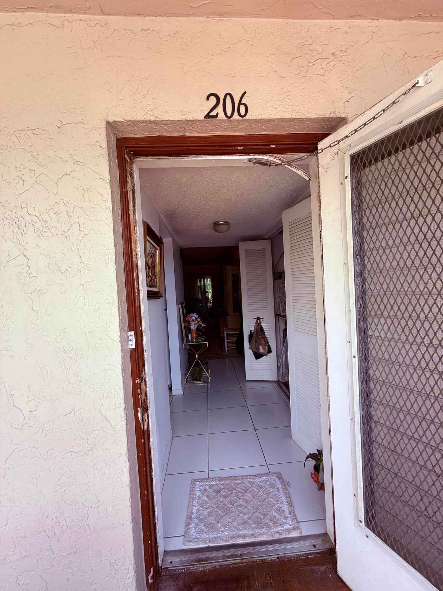 31 Abbey Lane 206 — photo 3