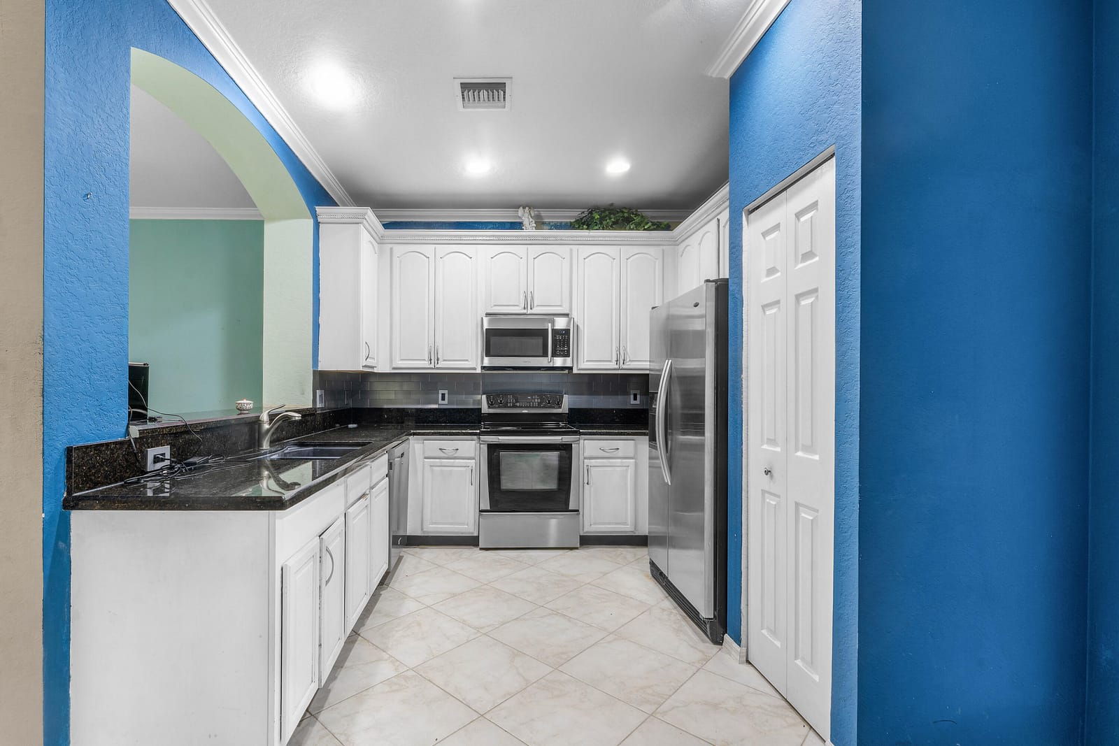 341 INDIAN CREEK Parkway 103, Jupiter, FL 33458 photo 2