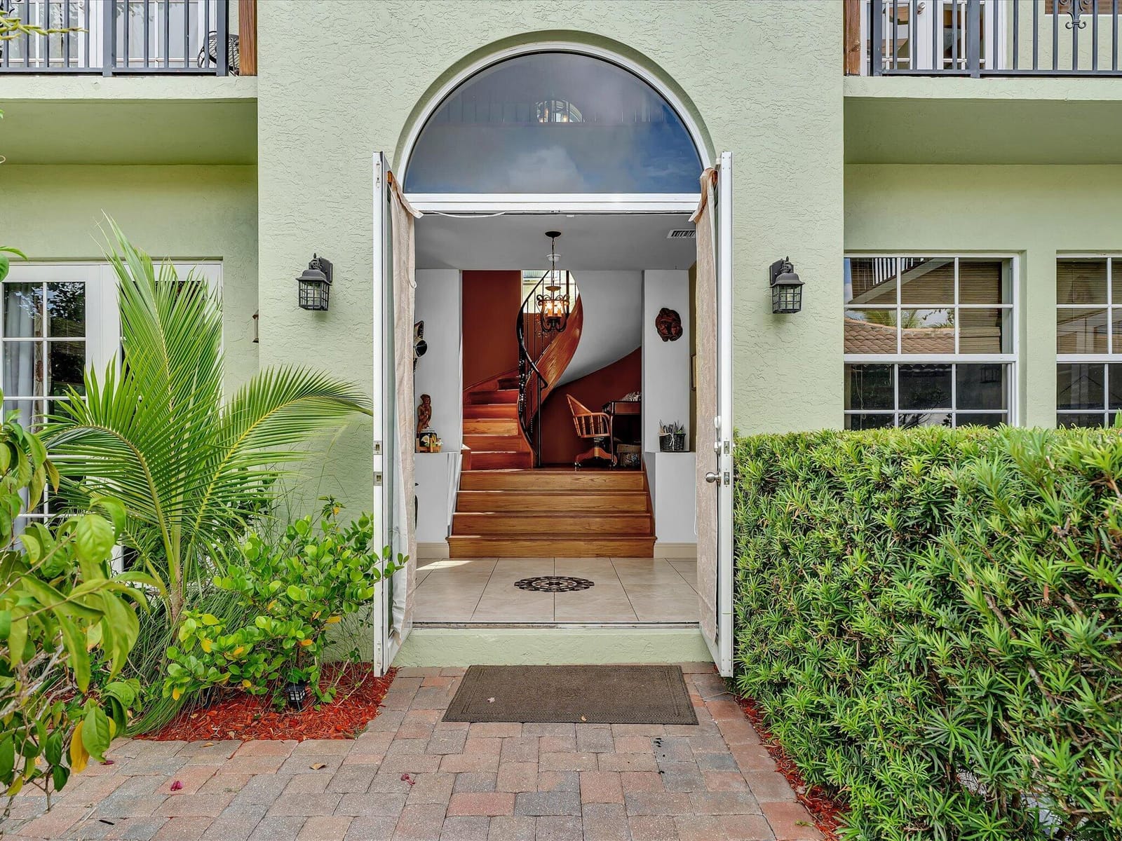 724 PARK Place, West Palm Beach, FL 33401 photo 2