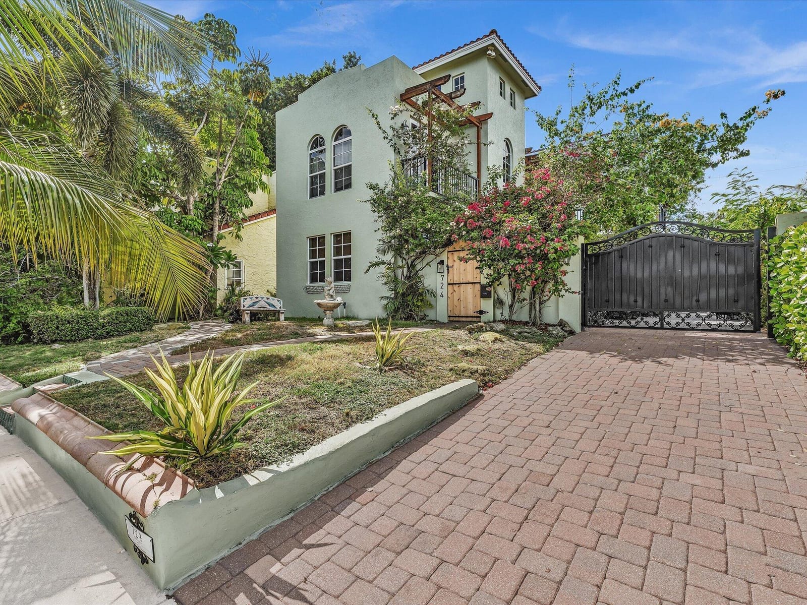 724 PARK Place, West Palm Beach, FL 33401 photo 3