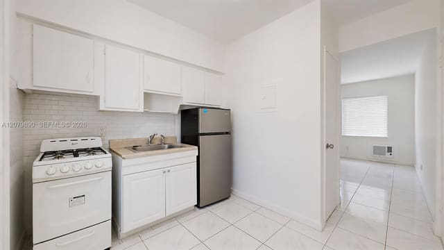 2499 SW 27th Street 3, Miami, FL 33133