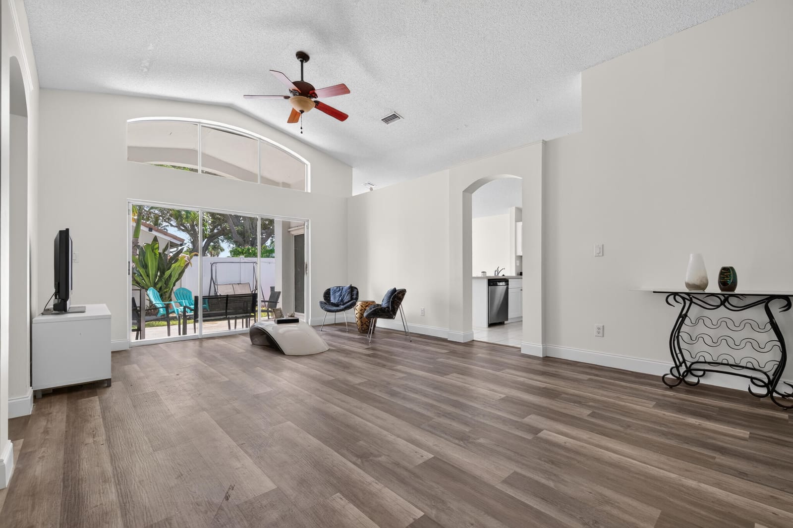 7816 MANOR FOREST Lane — photo 4