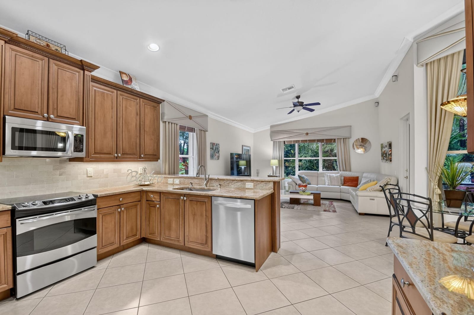 8934 MAJORCA BAY Drive — photo 7