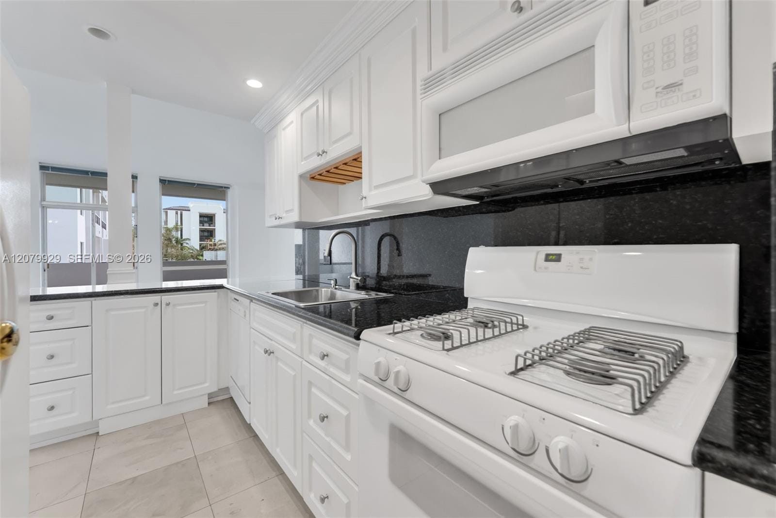 700 Biltmore Way 304 — photo 12