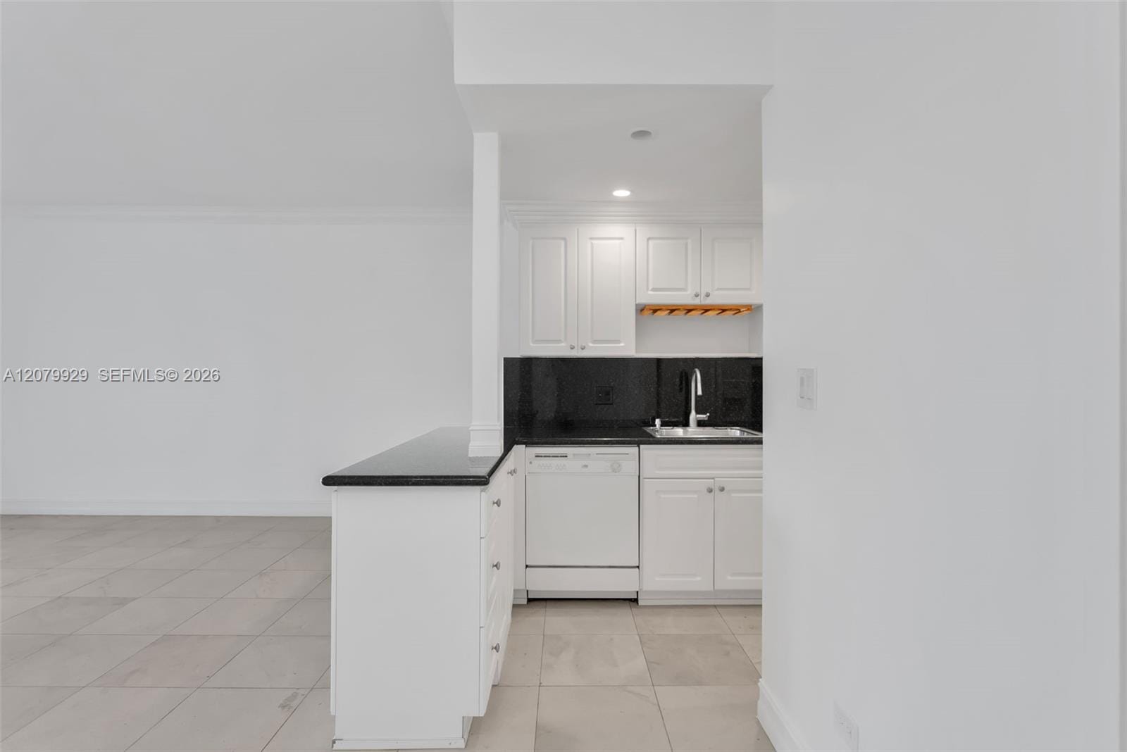 700 Biltmore Way 304 — photo 10