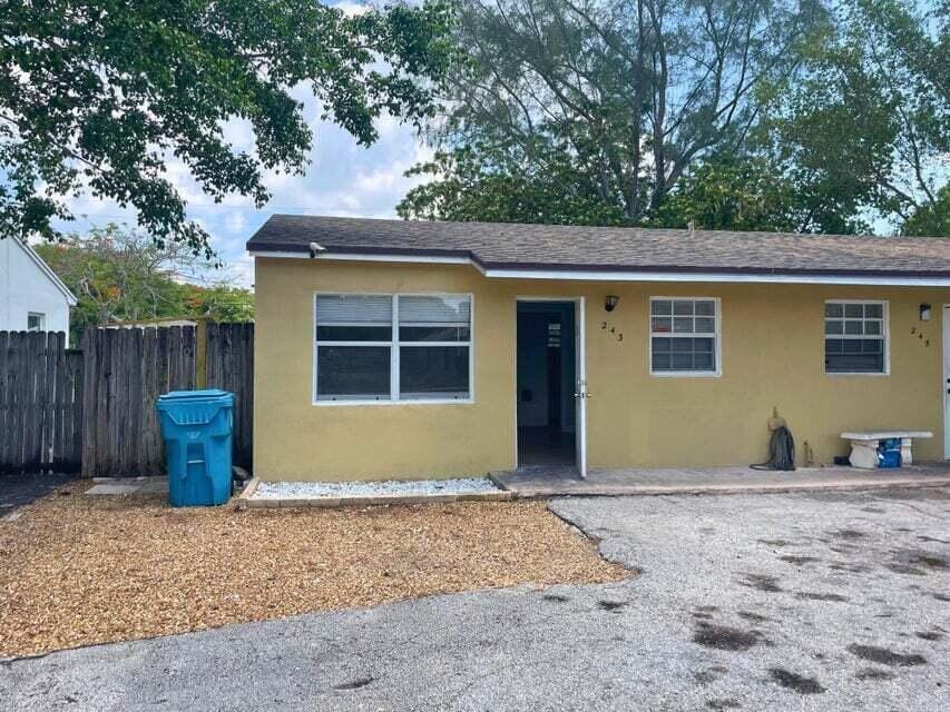 243 SE 24th Avenue, Boynton Beach, FL 33435
