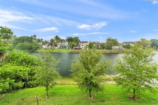 15470 SW 82nd Lane 332, Miami, FL 33193