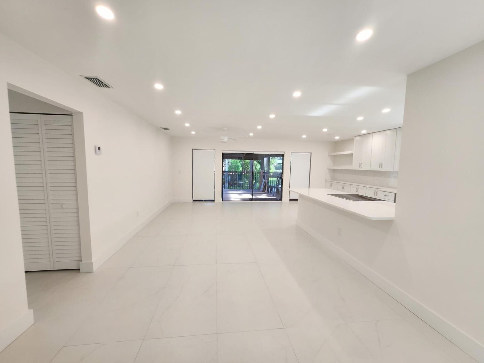 30 PELICAN POINTE Drive 201 — photo 12