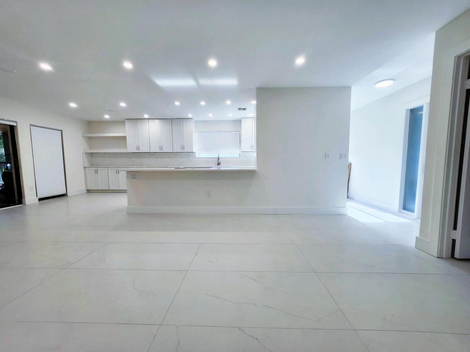 30 PELICAN POINTE Drive 201 — photo 5