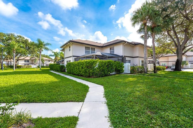38 Essex Court D, Royal Palm Beach, FL 33411