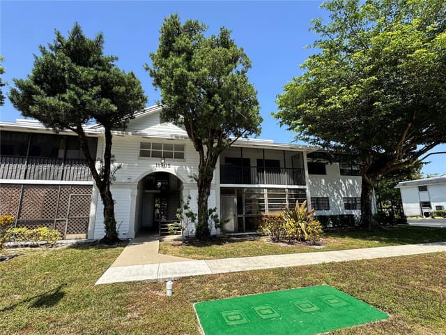 18905 NW 62nd Avenue 204, Hialeah, FL 33015