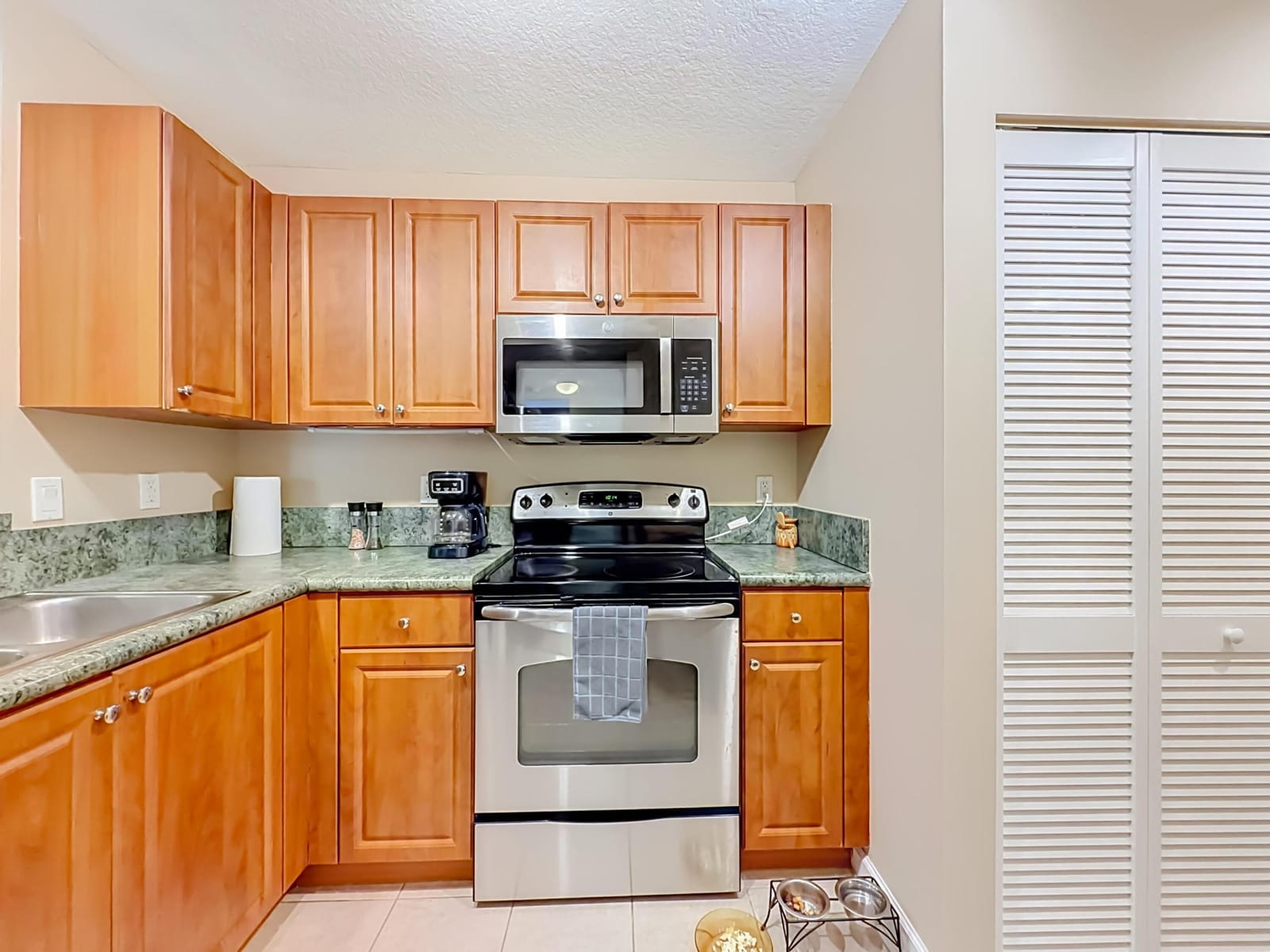 519 E Sheridan Street 4042 — photo 10