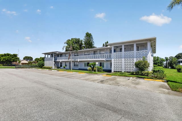 2901 SW 15TH Street 204, Delray Beach, FL 33445