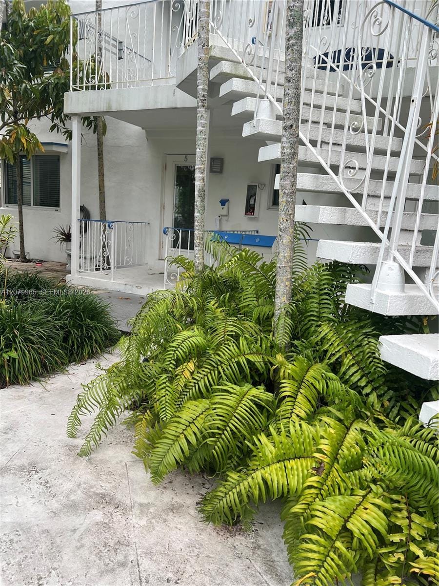 225 SE 16th Avenue 5