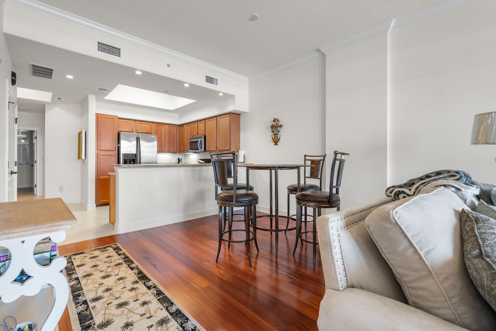20 ORANGE Avenue 306 — photo 2