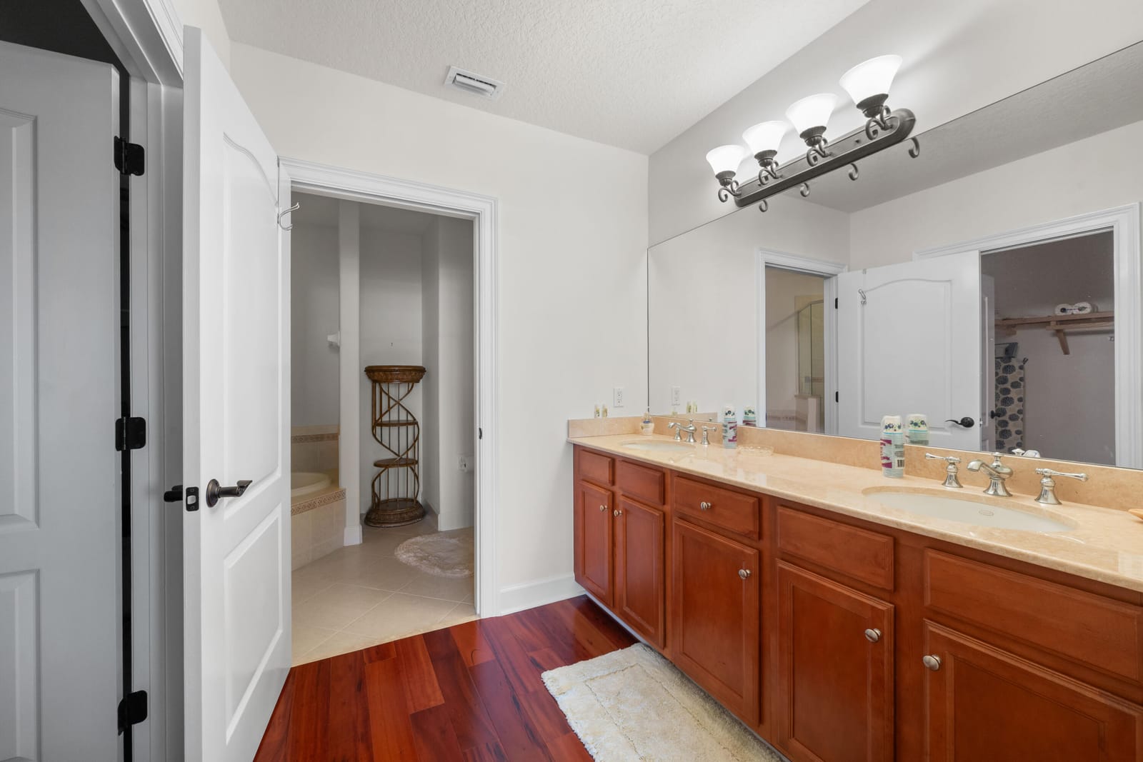 20 ORANGE Avenue 306 — photo 11
