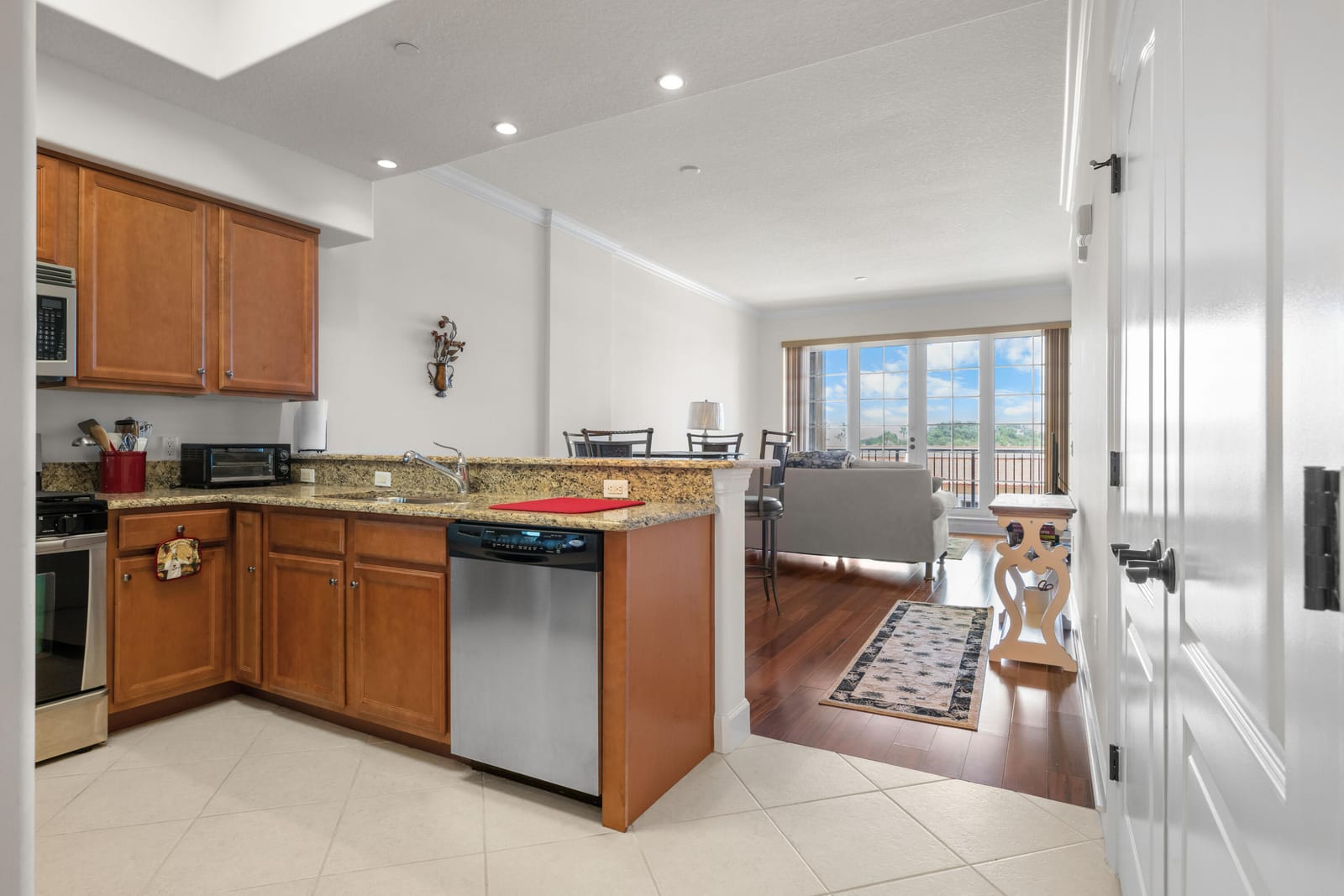 20 ORANGE Avenue 306 — photo 3