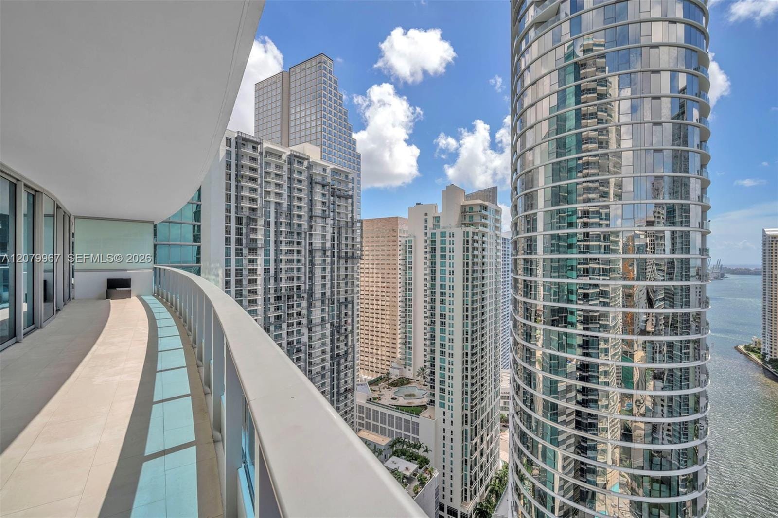 200 Biscayne Boulevard Way 3703, Miami, FL 33131 photo 2