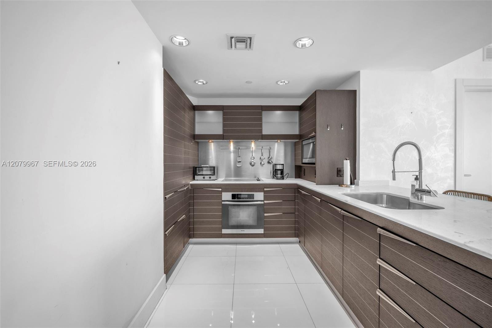 200 Biscayne Boulevard Way 3703, Miami, FL 33131 photo 12