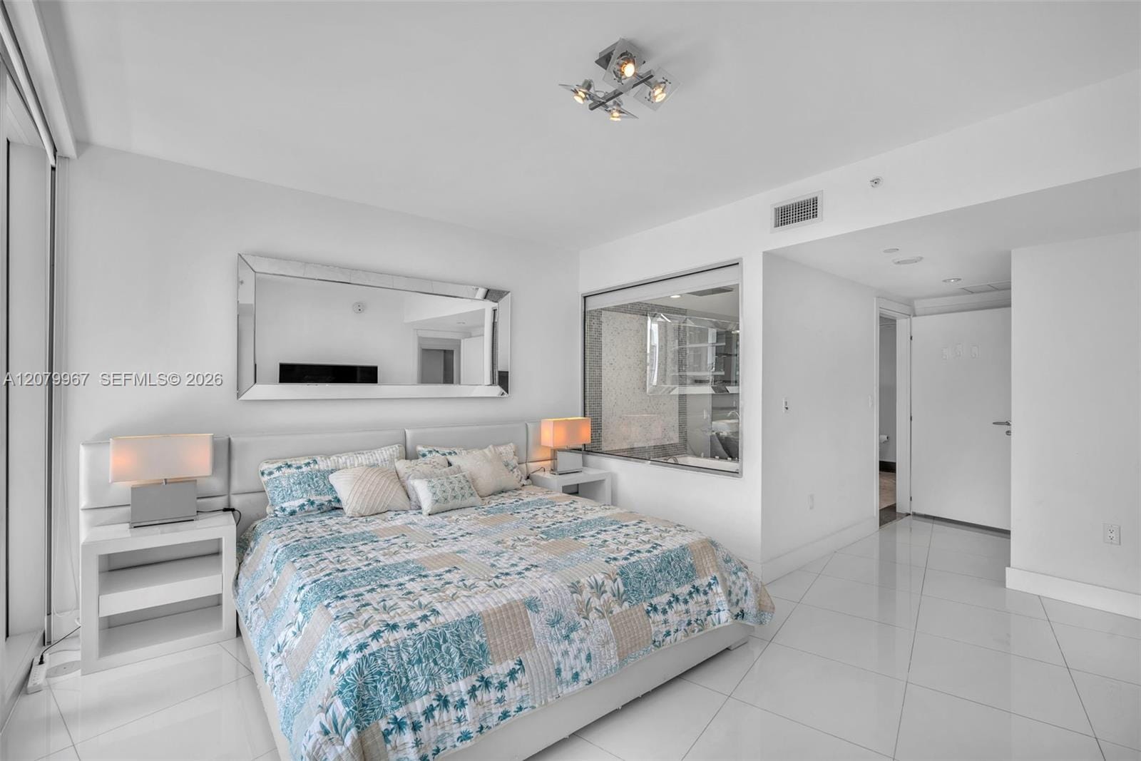 200 Biscayne Boulevard Way 3703, Miami, FL 33131 photo 23