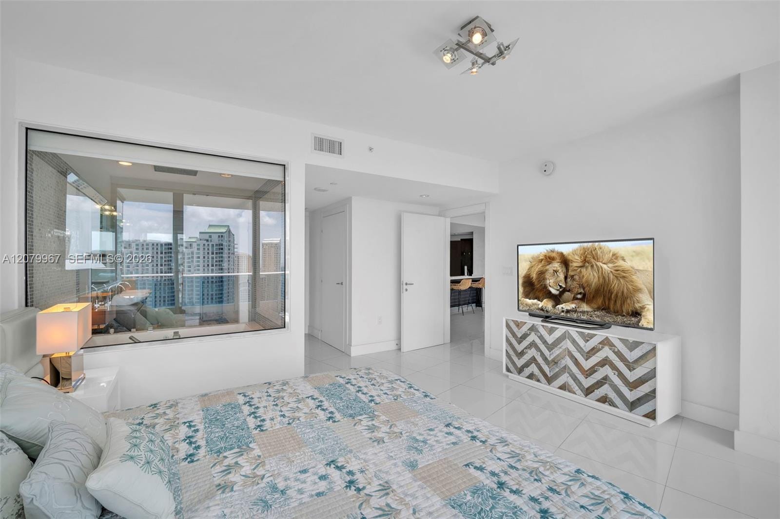 200 Biscayne Boulevard Way 3703, Miami, FL 33131 photo 24
