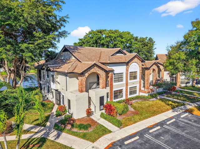 8065 Aberdeen Drive 101, Boynton Beach, FL 33472