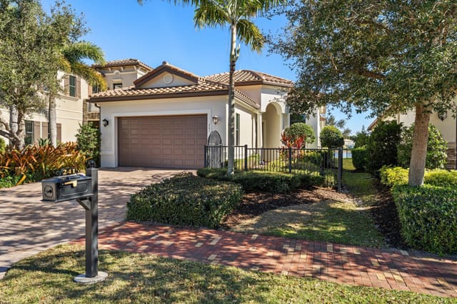 241 SE Fascino Circle, Port St. Lucie, FL 34984