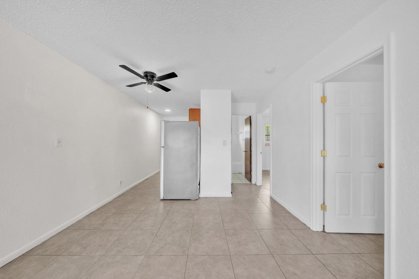 237 SW 5th Street 4D — photo 7