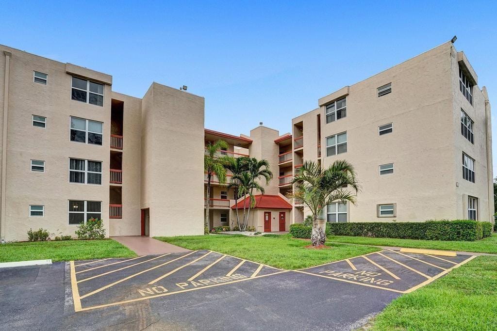 9451 EVERGREEN Place 306, Davie, FL 33324
