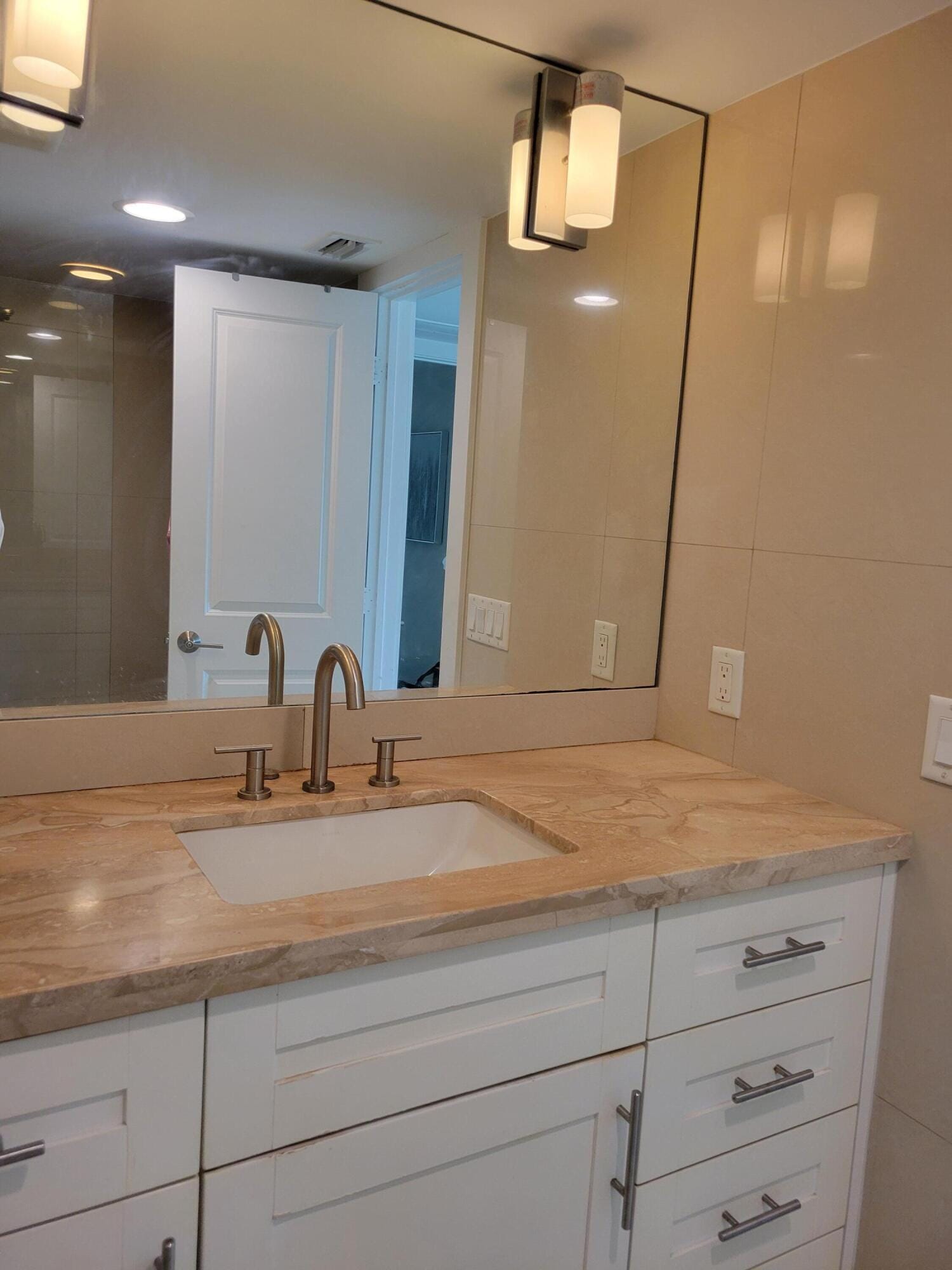 3000 E SUNRISE Boulevard 2B, Fort Lauderdale, FL 33304 photo 14