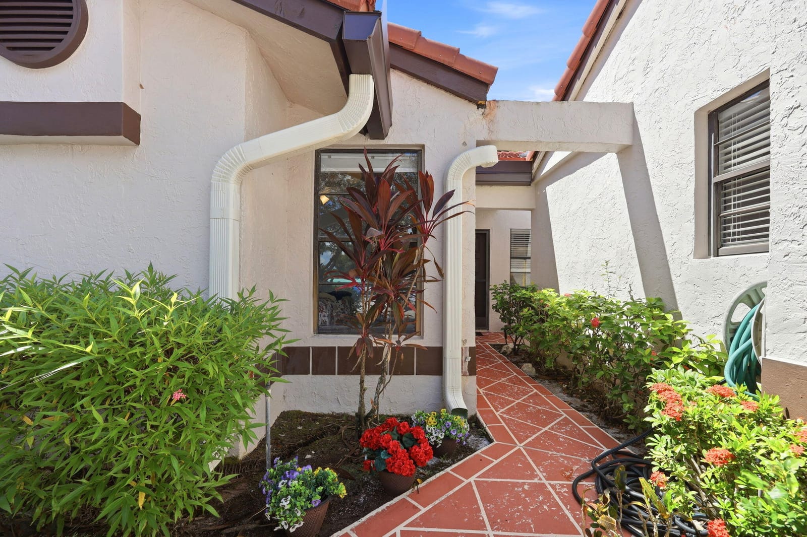 6013 SUNNY POINTE Circle — photo 3