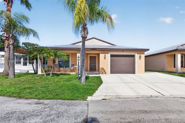 12 Barcelona Lane, Port St. Lucie, FL 34952