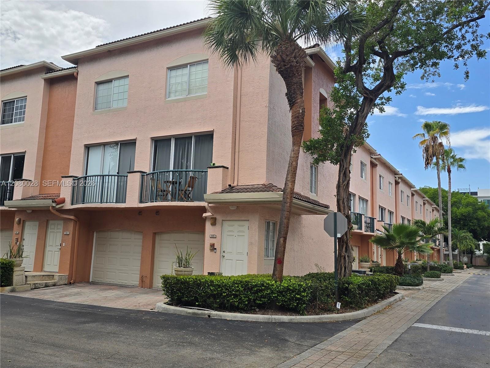 2107 SE 10th Avenue 818 — photo 2