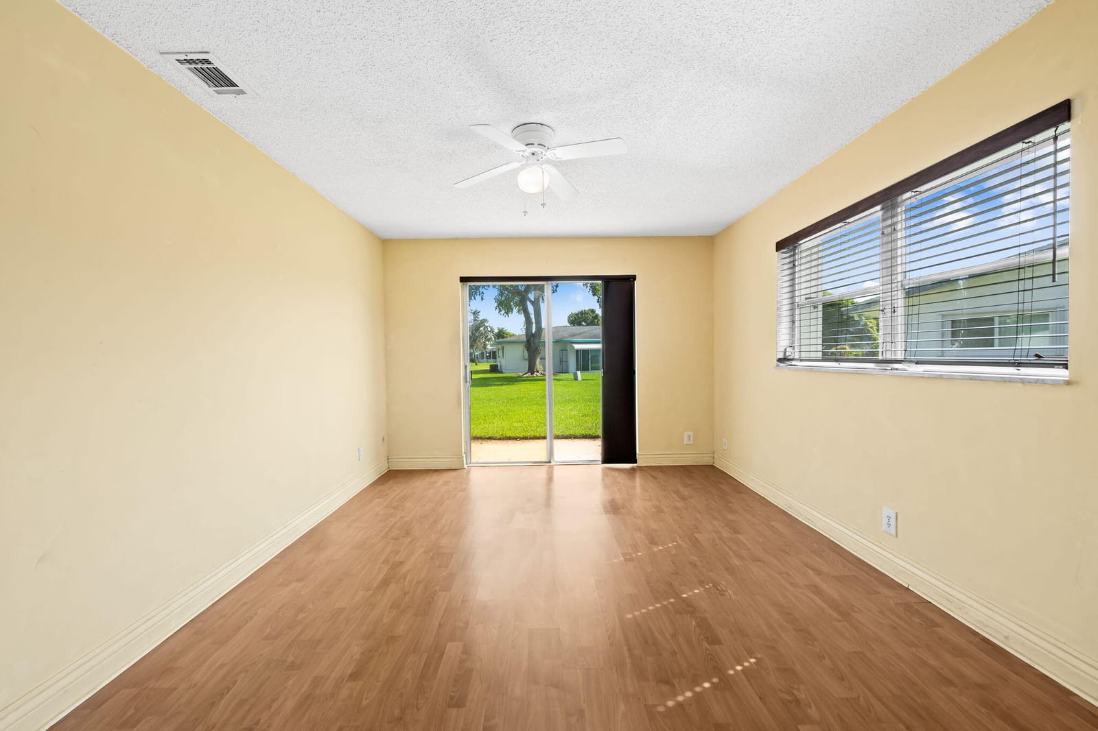8711 NW 10TH Street D101, Plantation, FL 33322