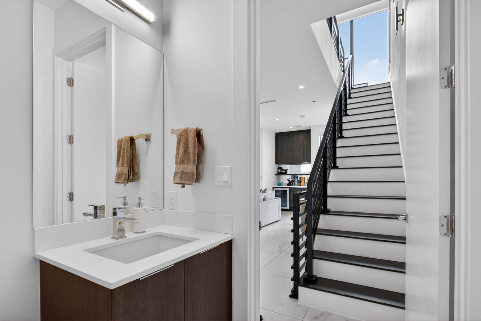 1044 N VICTORIA PARK Road — photo 9
