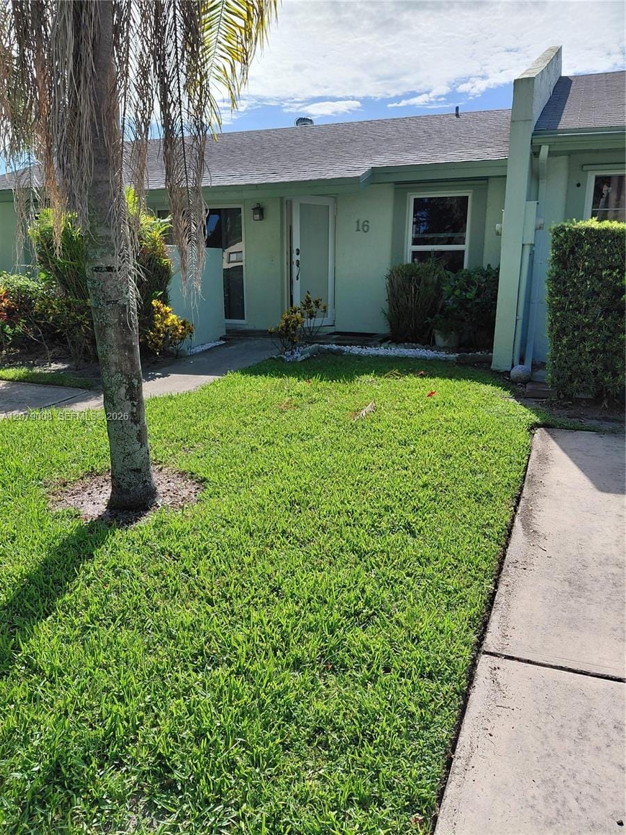 16 Camden Lane, Boynton Beach, FL 33426