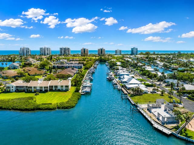 3209 S LAKEVIEW Circle 8105, Hutchinson Island, FL 34949