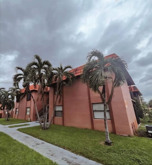 6480 W 27th Court 54-22, Lago Grande Condo Three C, Hialeah, FL