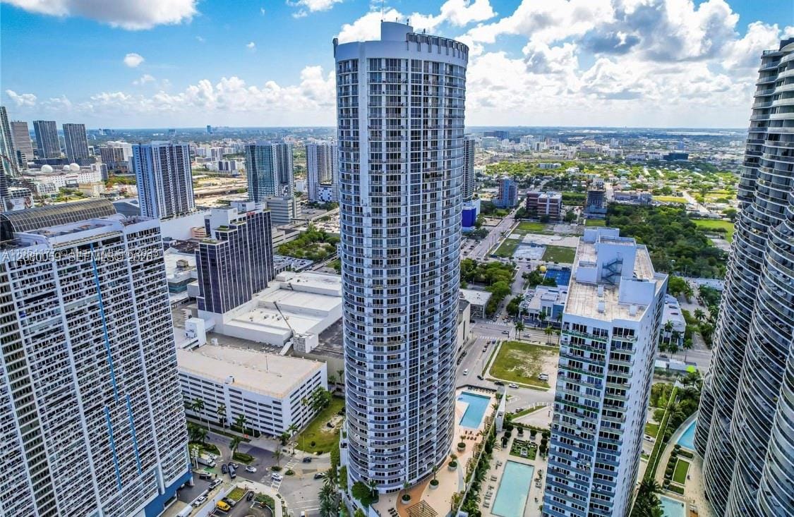 1750 N Bayshore Drive 4305 — photo 2