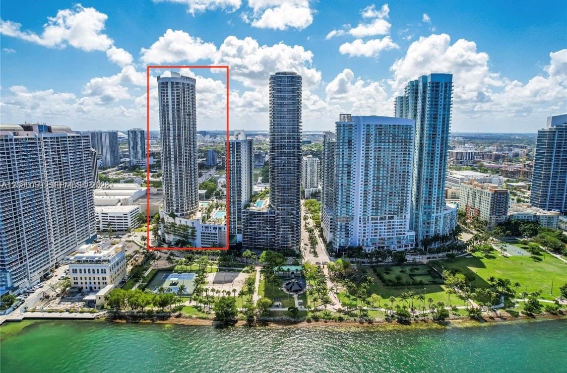 1750 N Bayshore Drive 4305 — photo 3