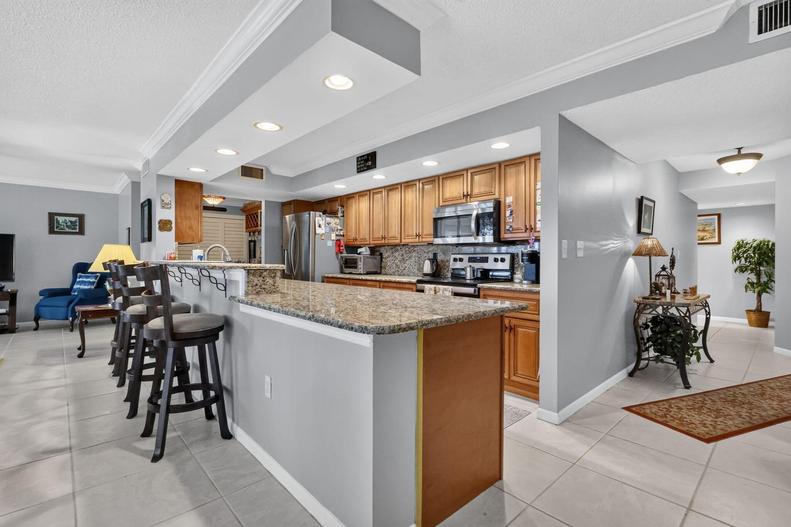 103 Half Moon Circle H1 — photo 3